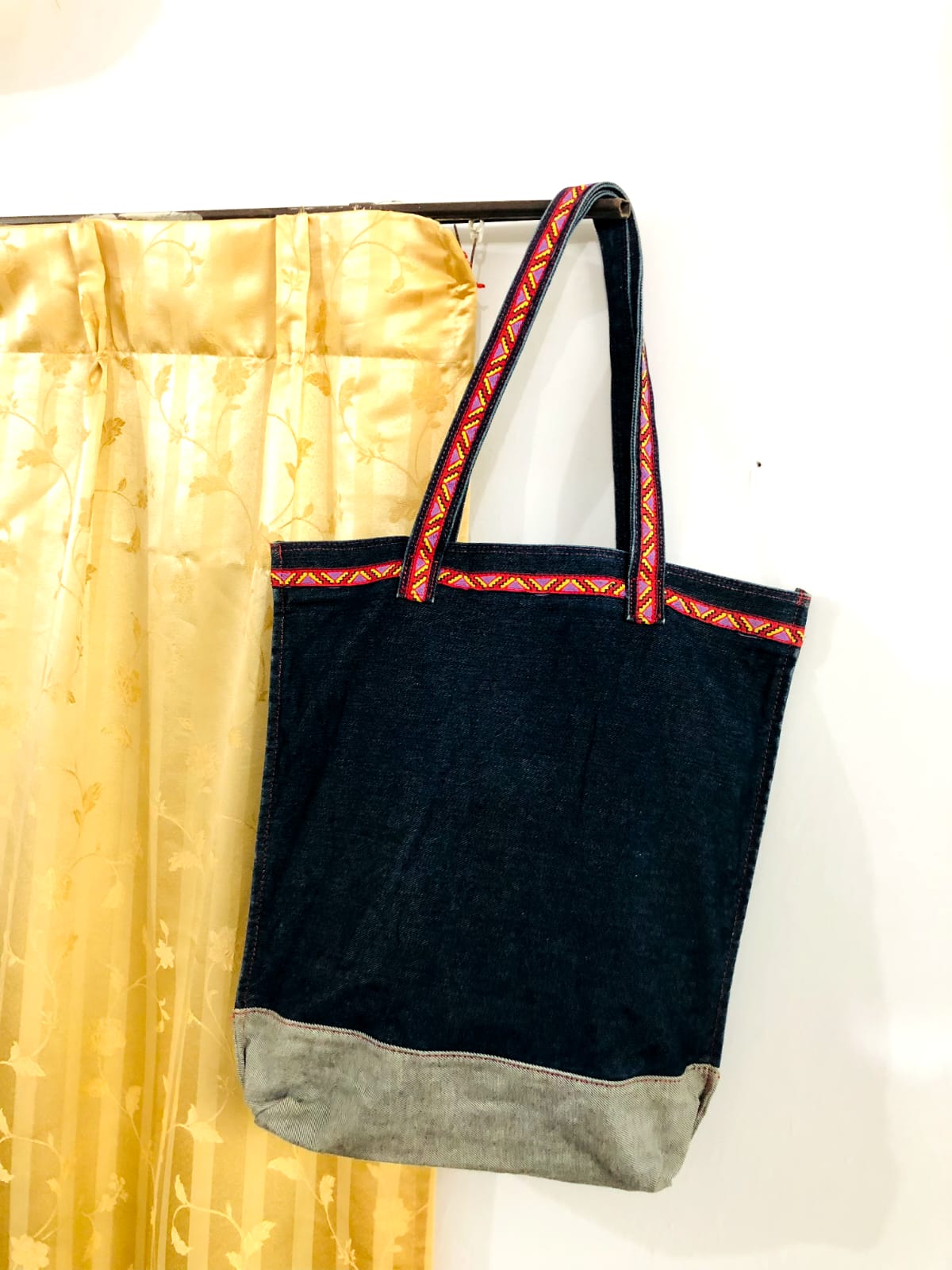 SHOULDER BAG