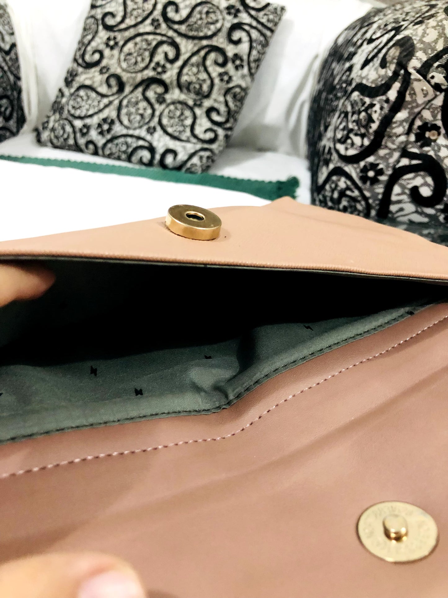 POUCH