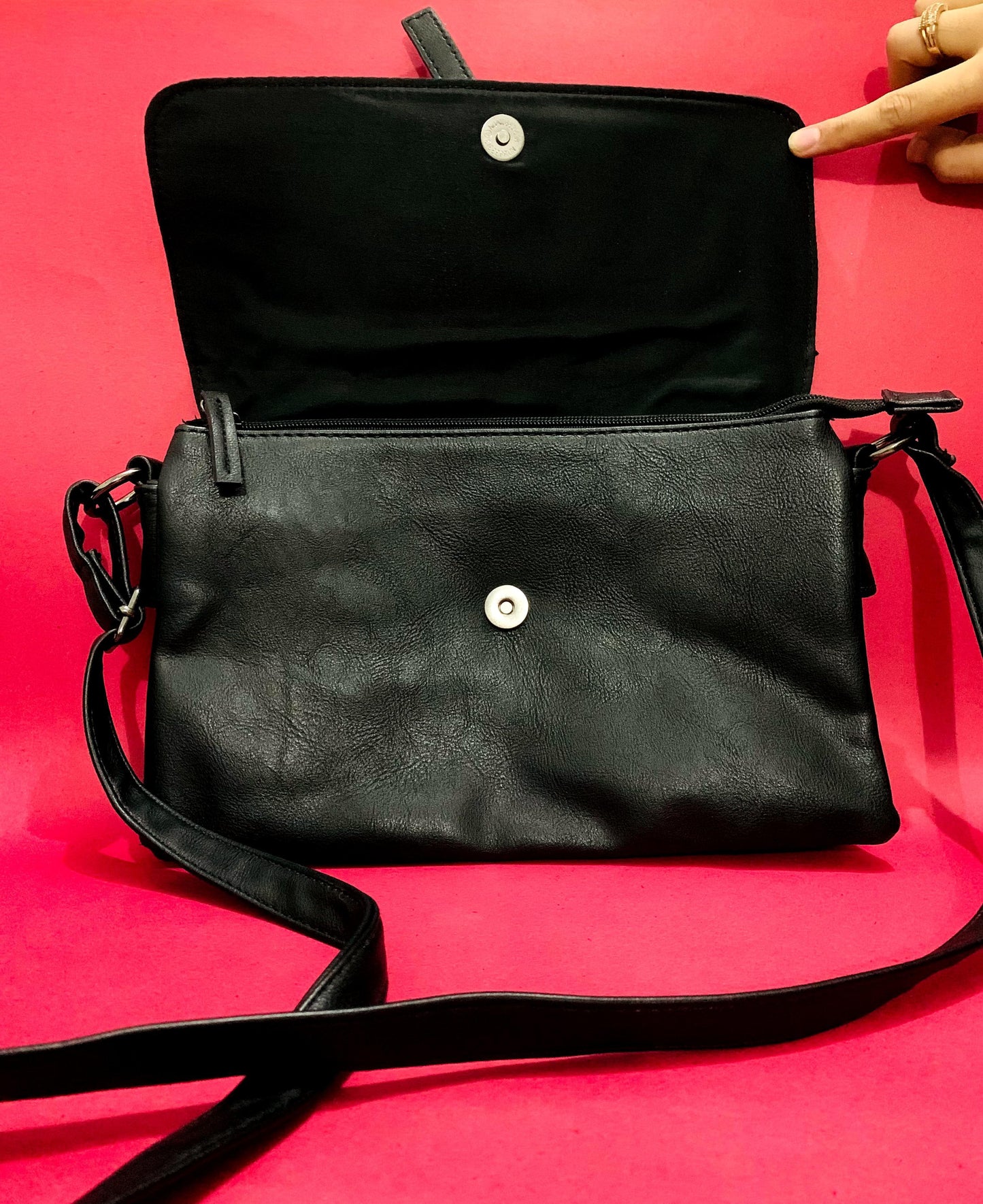 CROSS BODY