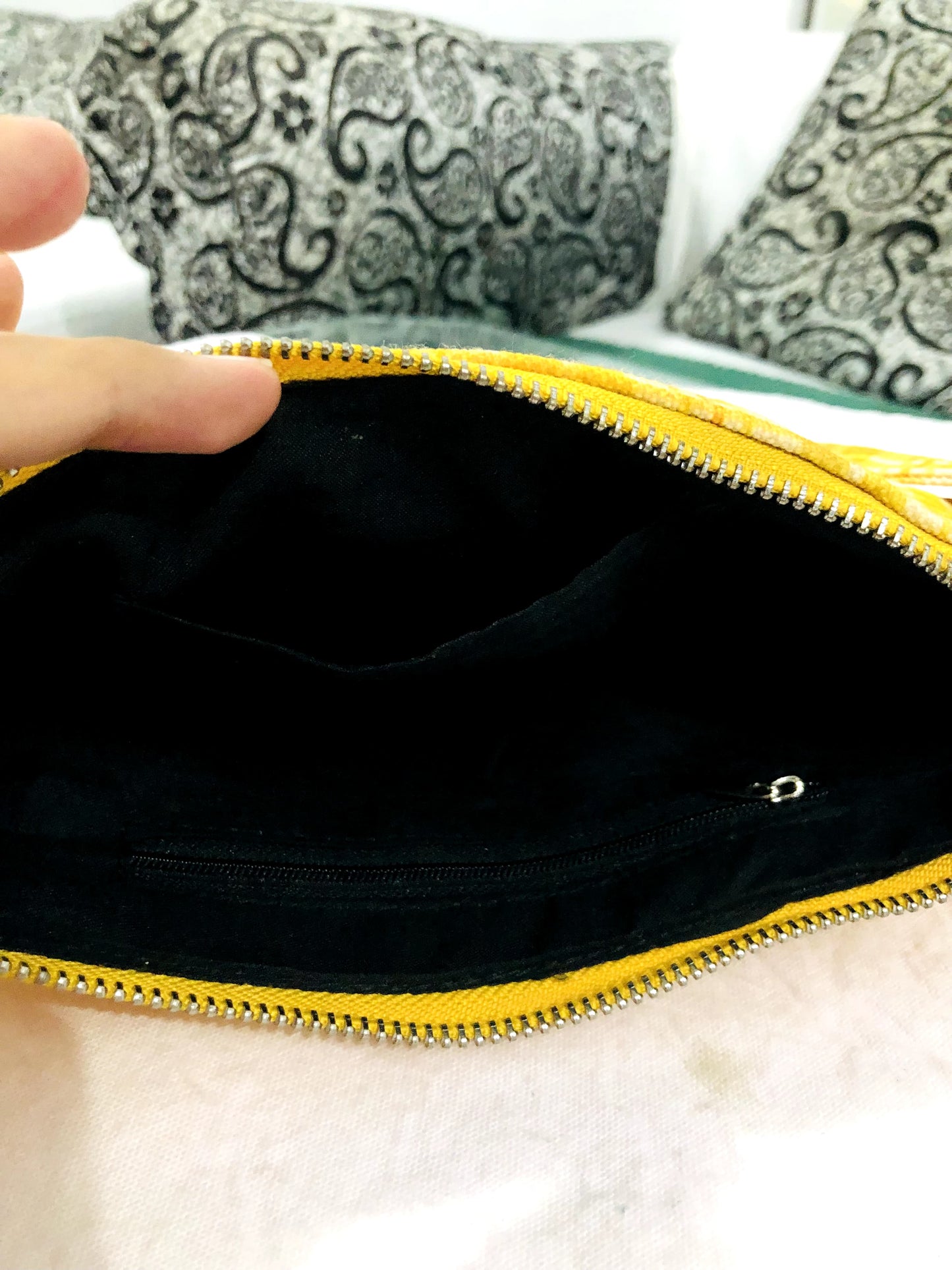 SHOULDER BAG